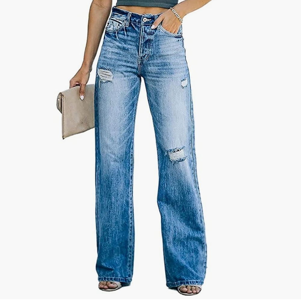 Women's distressed jeans. NWT